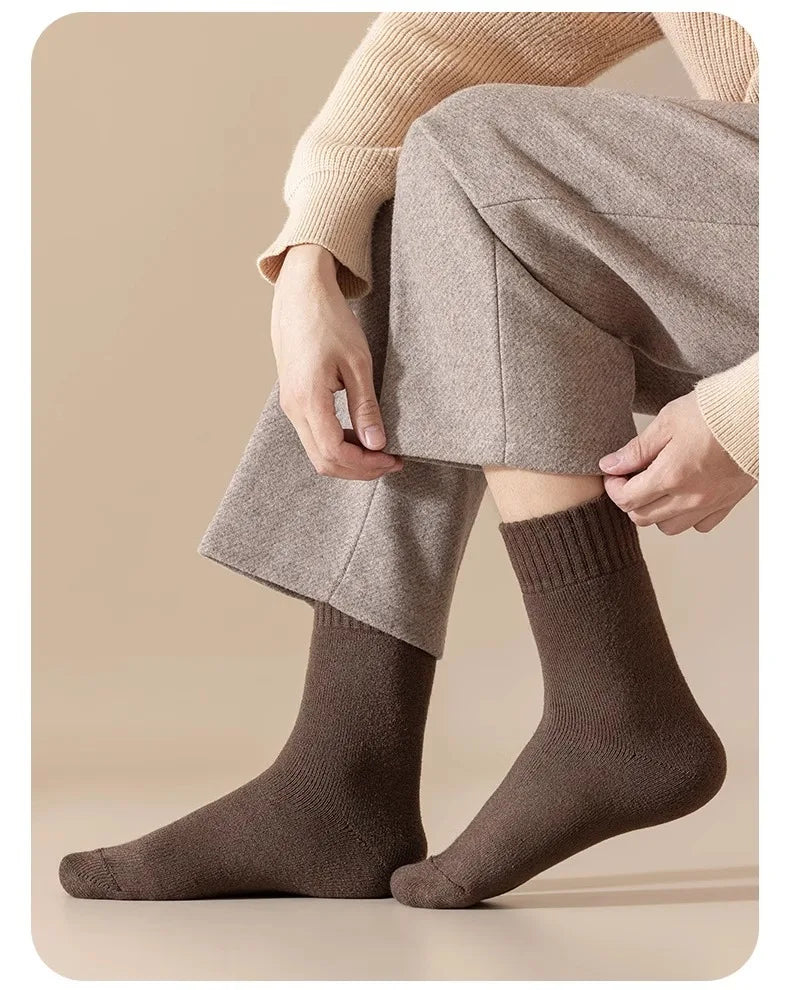 🔥🦶 HotFeet Arctic Thermal Wool Socks (Unisex) - Stay toasty on extreme cold 🧊🌡️