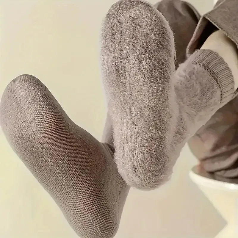 🔥🦶 HotFeet Arctic Thermal Wool Socks (Unisex) - Stay toasty on extreme cold 🧊🌡️