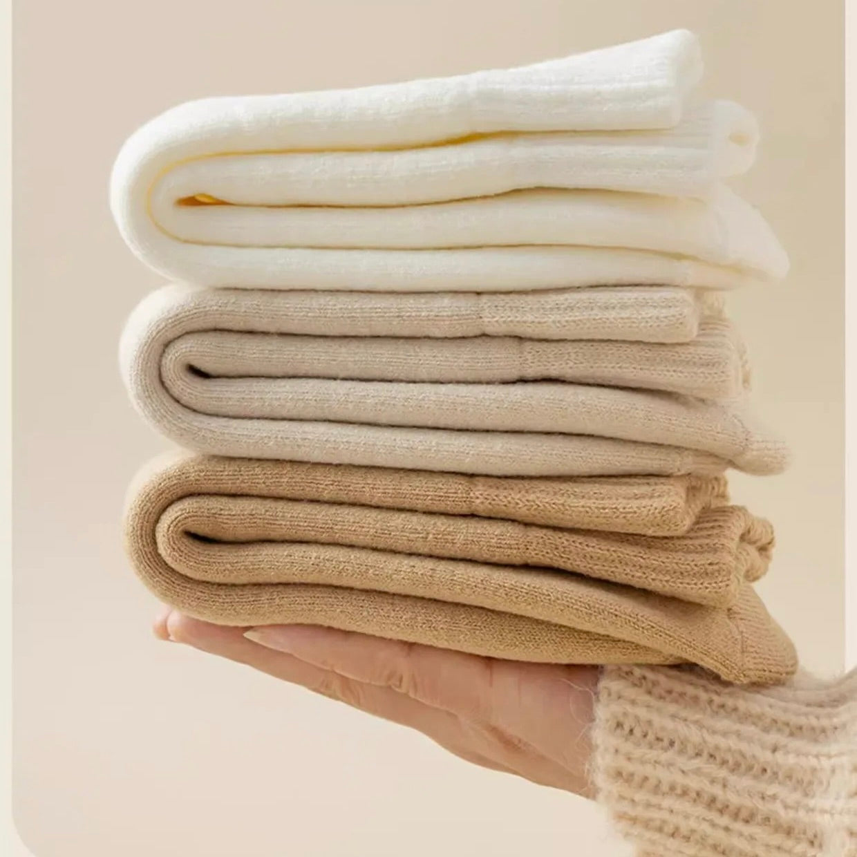 🔥🦶 HotFeet Arctic Thermal Wool Socks (Unisex) - Stay toasty on extreme cold 🧊🌡️